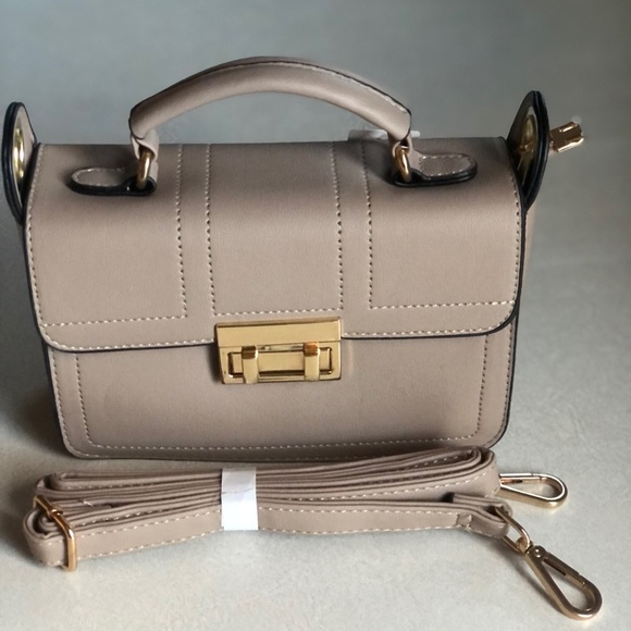 Handbags - NWT! Purse